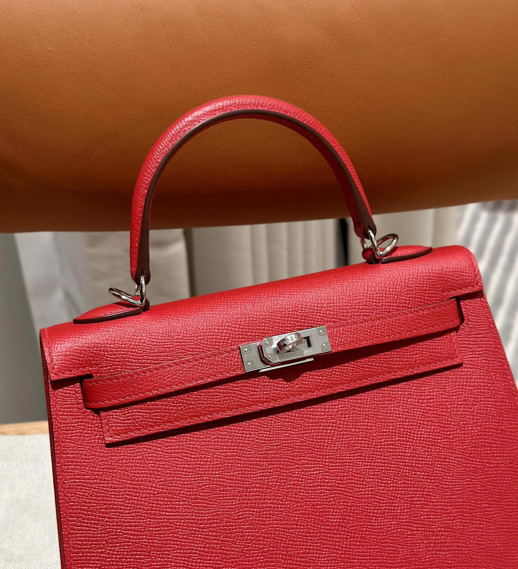 HERMES Женская сумка Kelly 25 см S3/Rouge coeur Epsom HERMES Женская сумка Kelly 25 см S3/Rouge coeur Epsom
