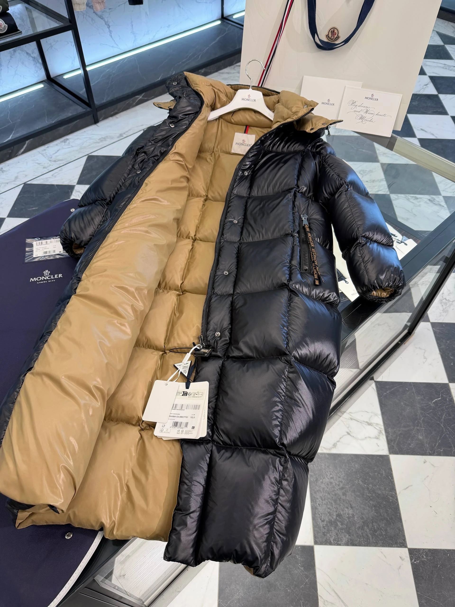 MONCLER Женский удлинённый пуховик Parnaiba MONCLER Женский удлинённый пуховик Parnaiba