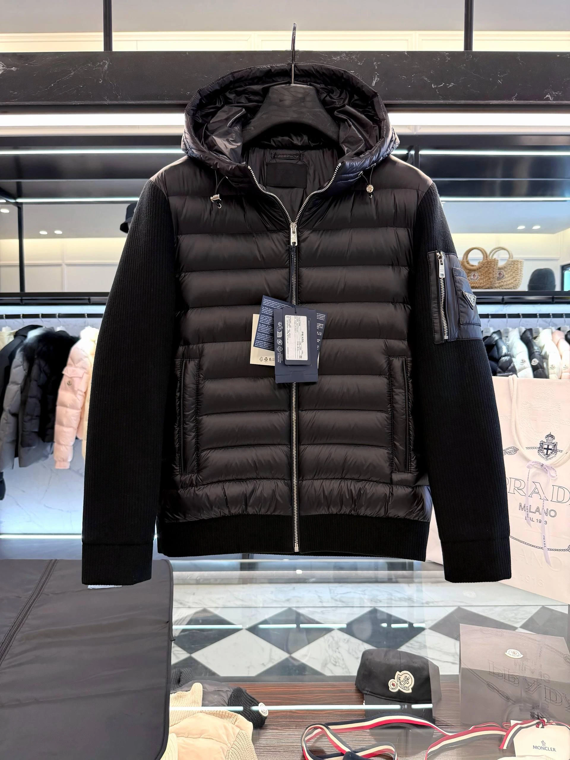 PRADA Мужская ветровка на пуховом наполнителе PRADA Мужская ветровка на пуховом наполнителе