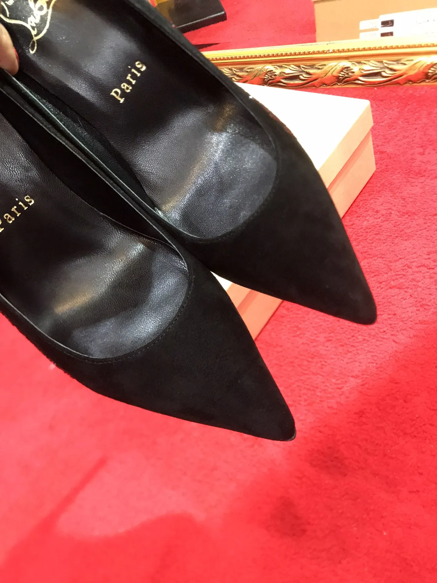 CHRISTIAN LOUBOUTIN Женские замшевые туфли CHRISTIAN LOUBOUTIN Женские замшевые туфли