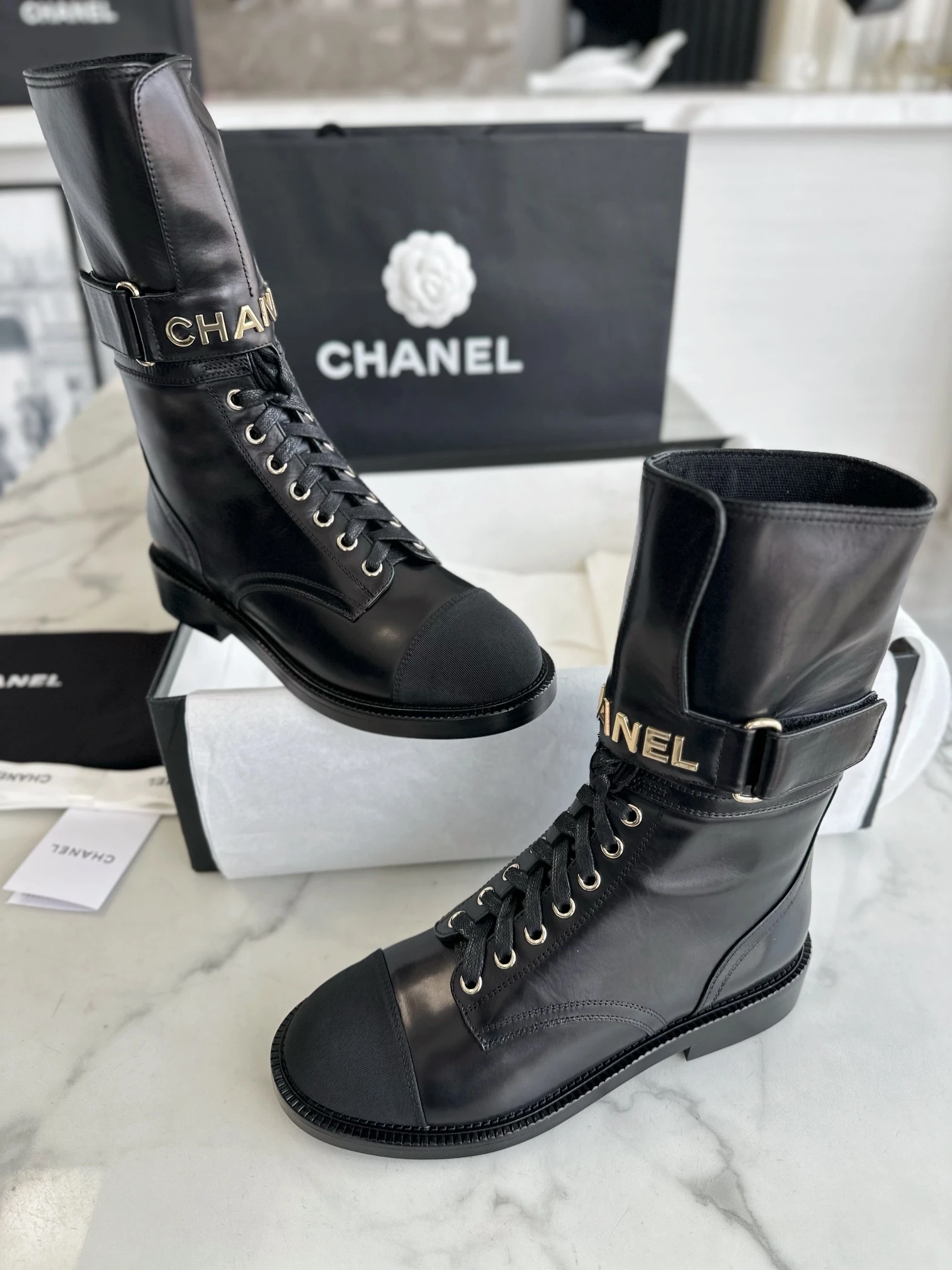 CHANEL Женские ботинки на шнуровке