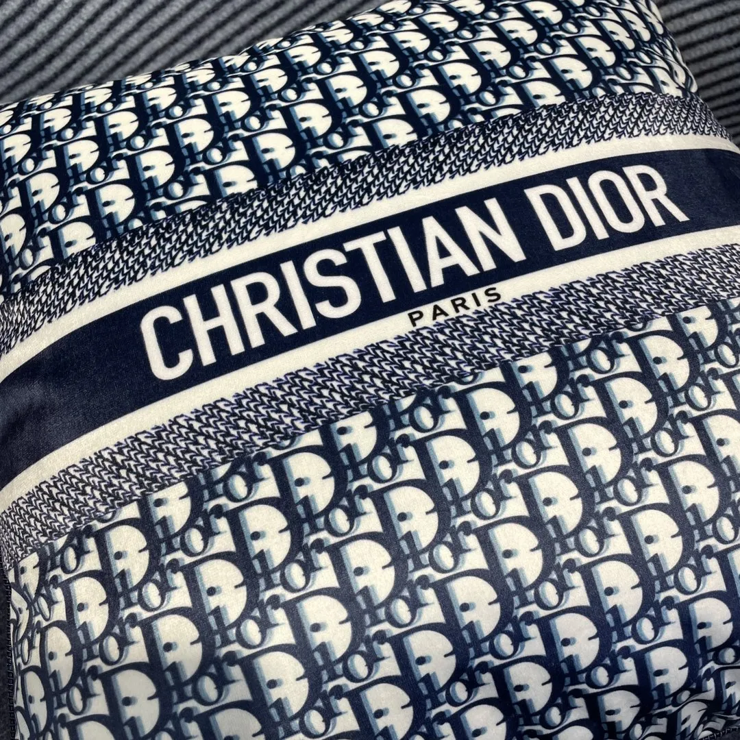 CHRISTIAN DIOR Бархатная подушка CHRISTIAN DIOR Бархатная подушка