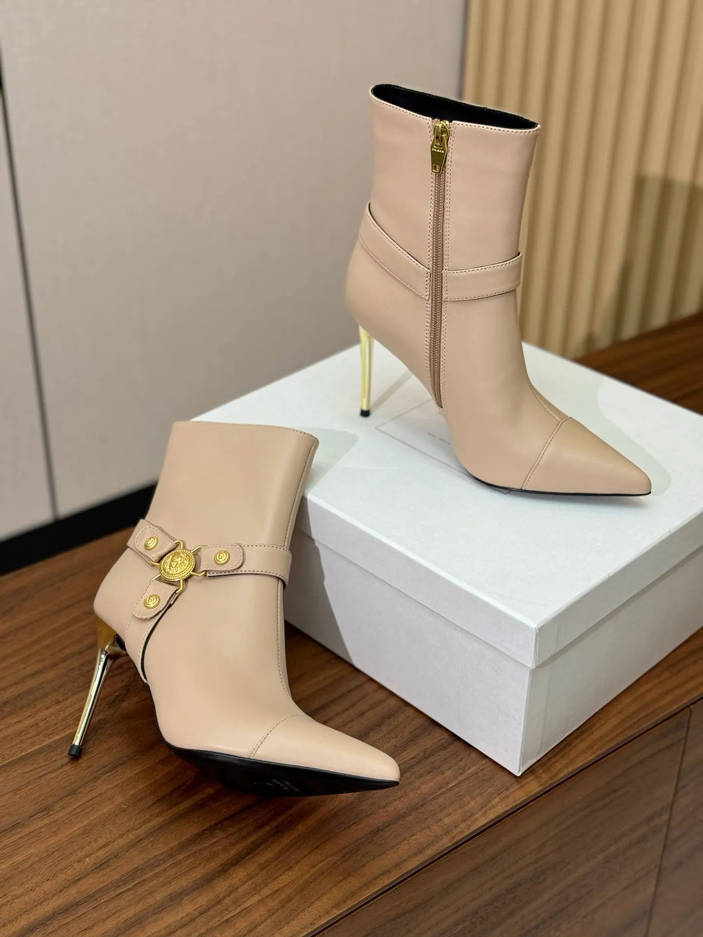 BALMAIN Женские кожаные ботильоны BALMAIN Женские кожаные ботильоны