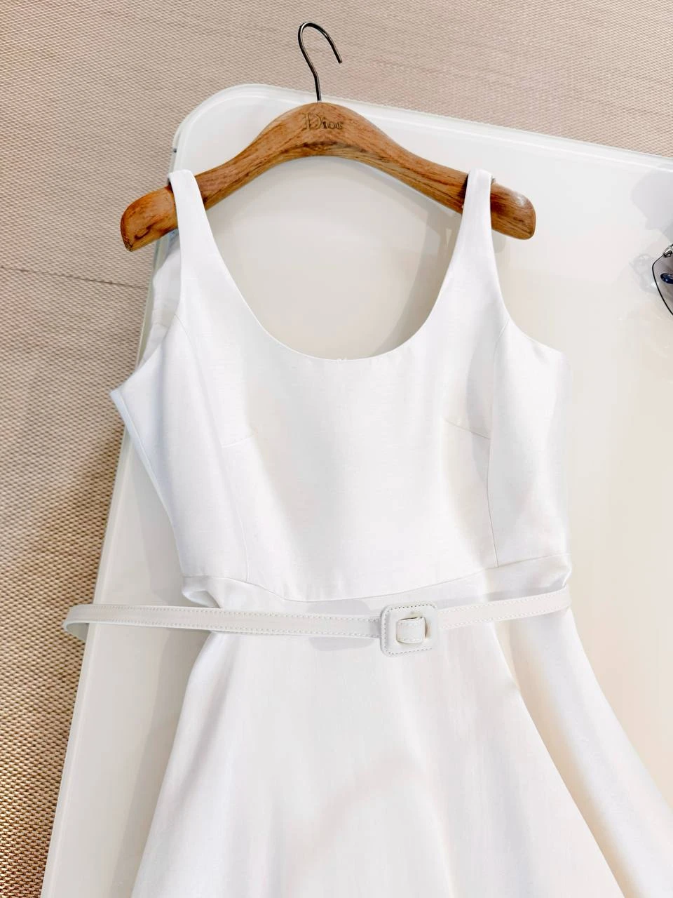 CHRISTIAN DIOR Женское атласное платье  CHRISTIAN DIOR Женское атласное платье