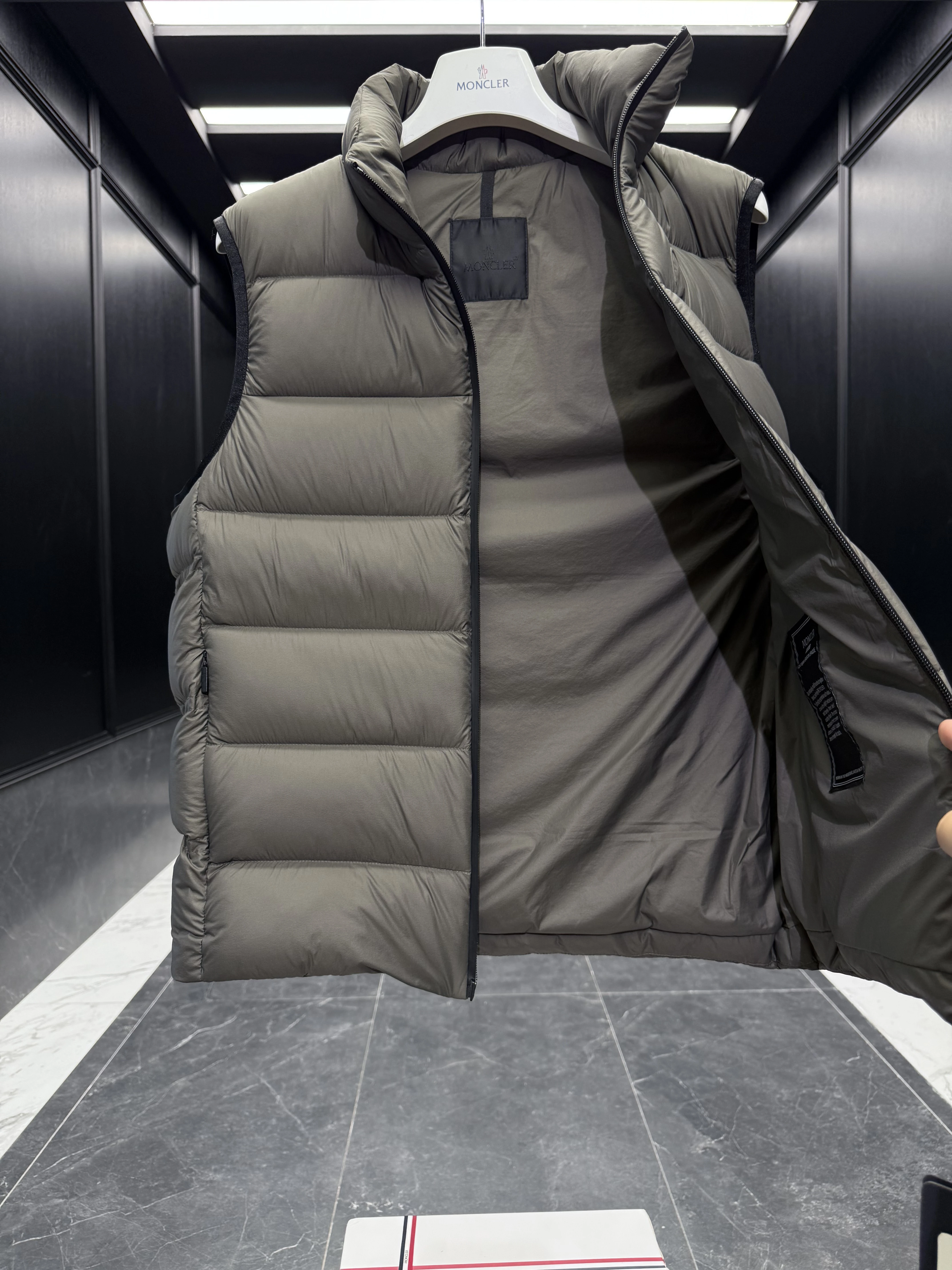 MONCLER Мужской жилет Tamega MONCLER Мужской жилет Tamega