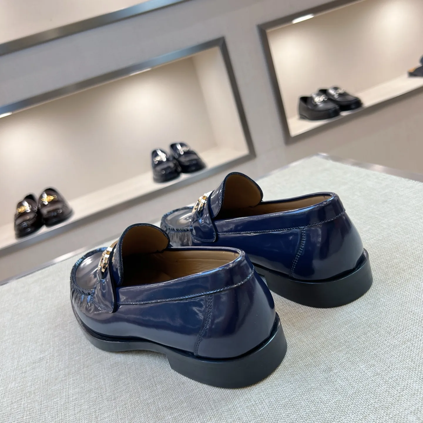 SALVATORE FERRAGAMO Мужские лоферы коровья кожа