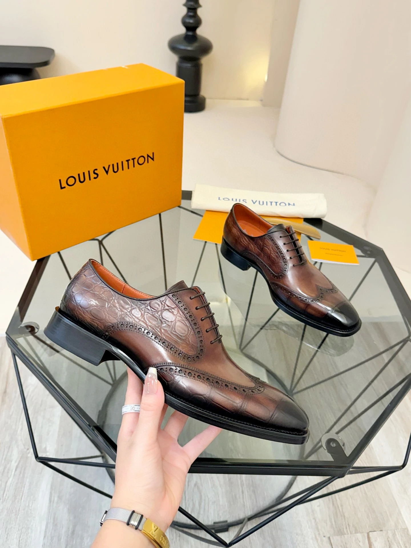 LOUIS VUITTON Мужские туфли из коровьей кожи LOUIS VUITTON Мужские туфли из коровьей кожи