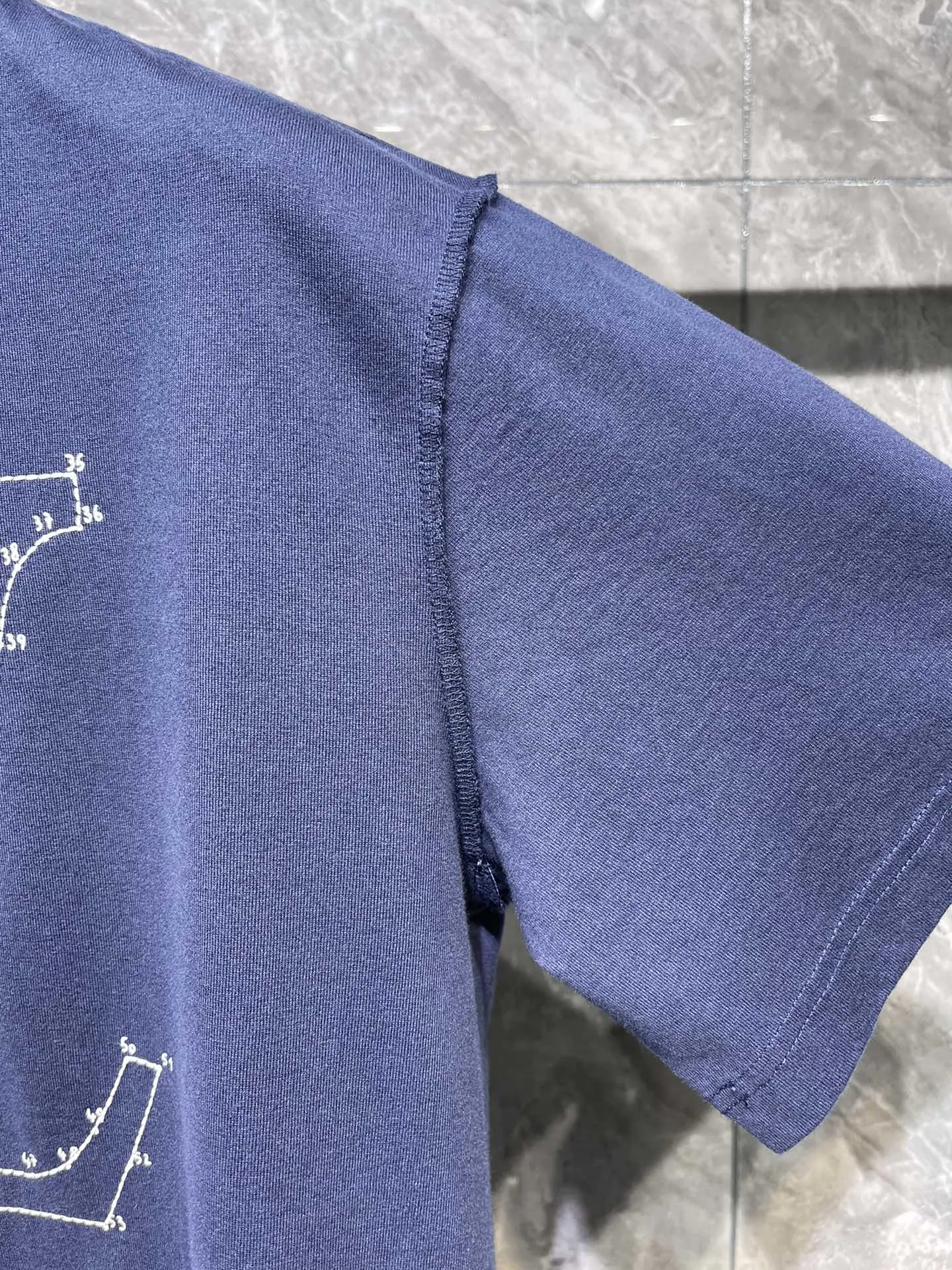 LOUIS VUITTON Мужская футболка LOUIS VUITTON Мужская футболка