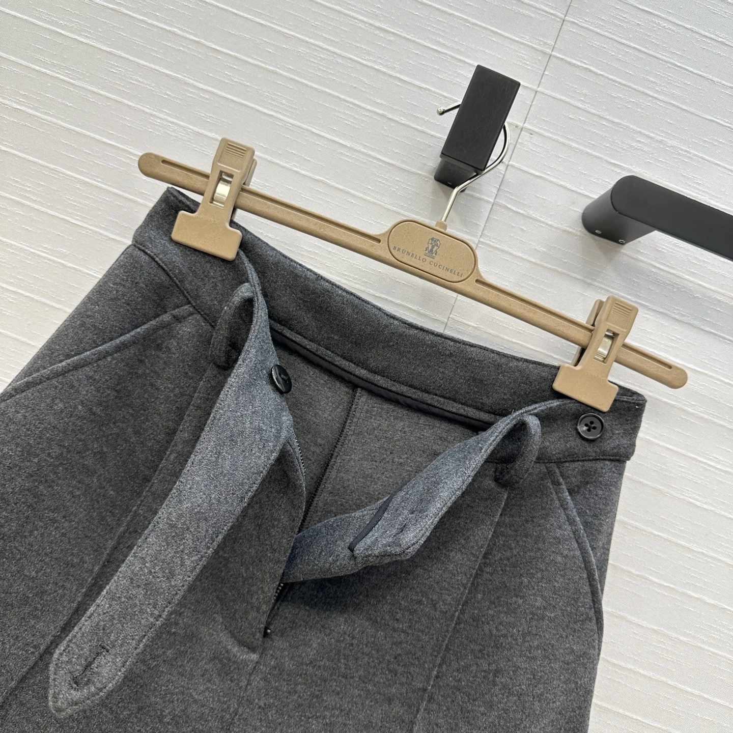 BRUNELLO CUCINELLI Женский костюм из шерсти BRUNELLO CUCINELLI Женский костюм из шерсти