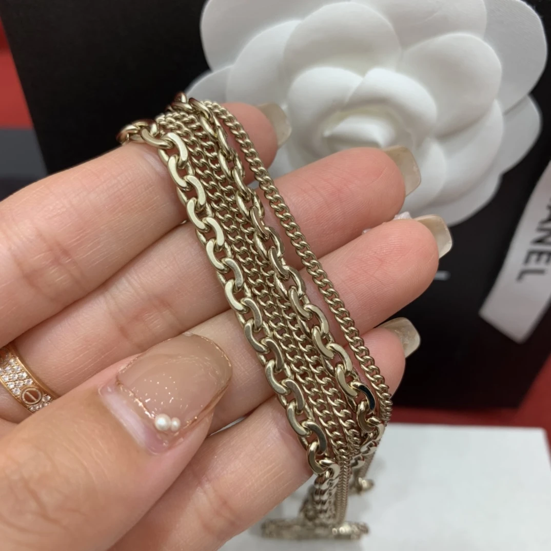 CHANEL Женское колье CHANEL Женское колье