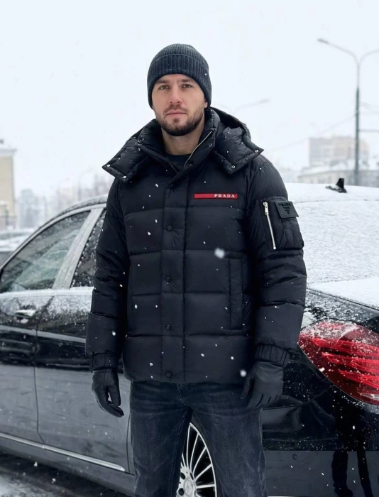 PRADA Мужской пуховик утеплённый, с фирменными акцентами