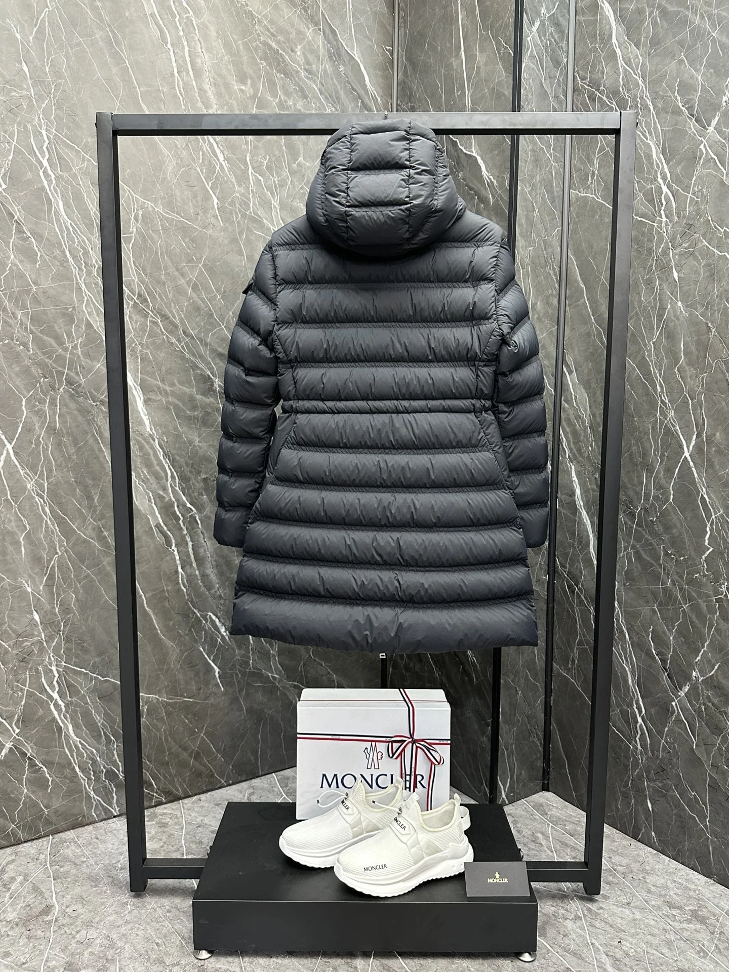 MONCLER Женский многофункциональный пуховик Alastore MONCLER Женский многофункциональный пуховик Alastore