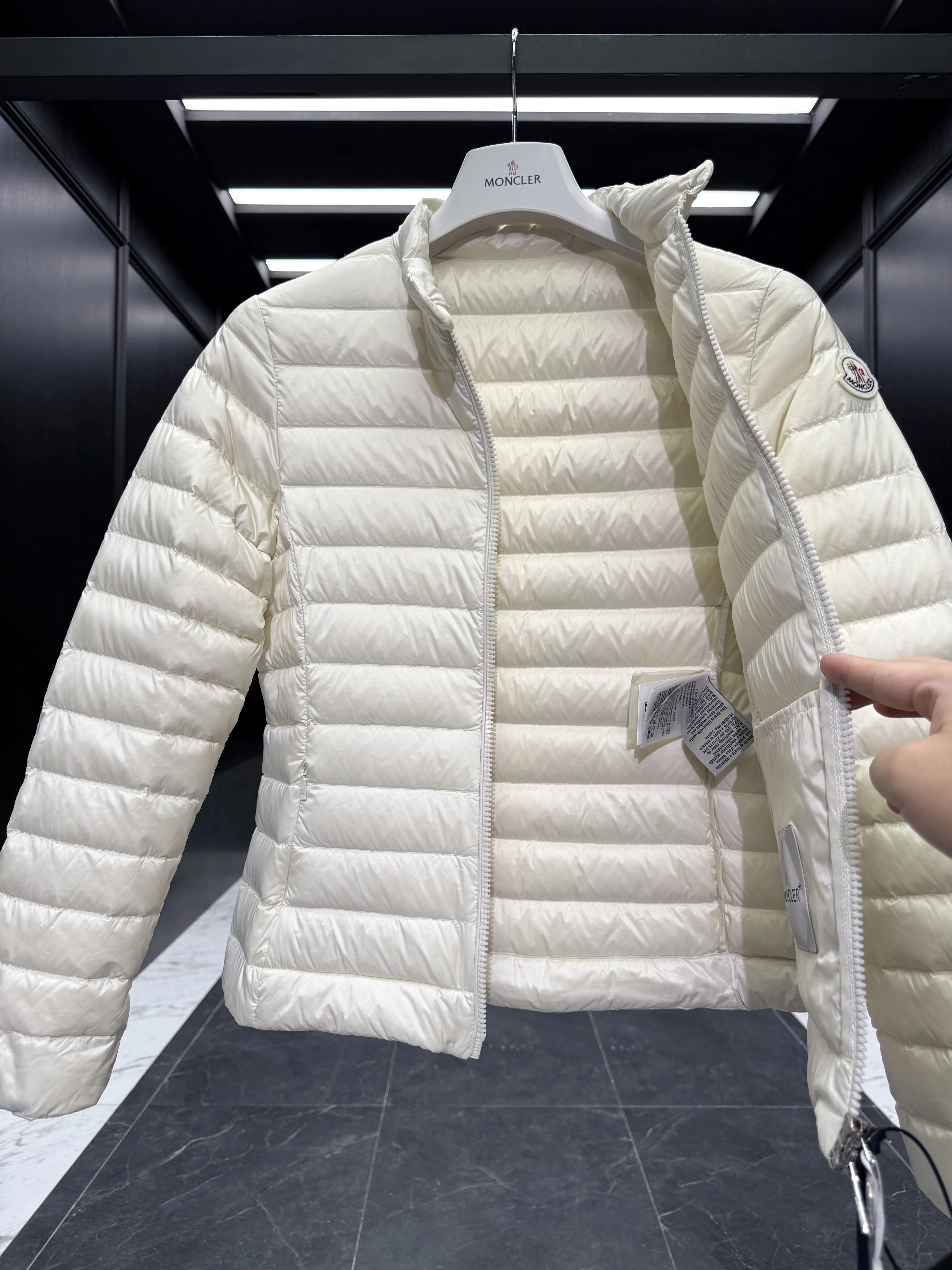 MONCLER Женский пуховик Igelle 