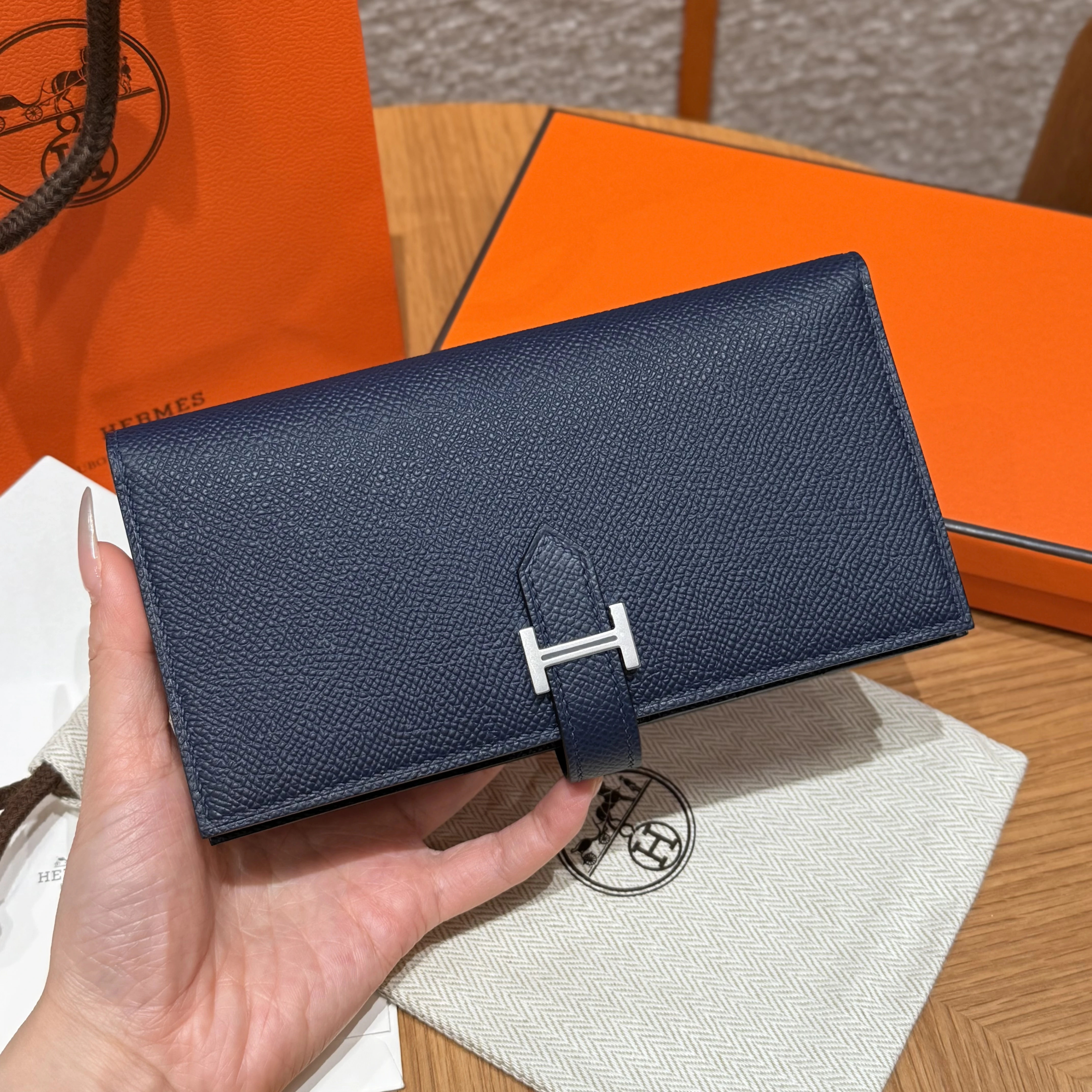 HERMES Кошелёк Bearn 17.5 см S4/Deep blue Epsom HERMES Кошелёк Bearn 17.5 см S4/Deep blue Epsom