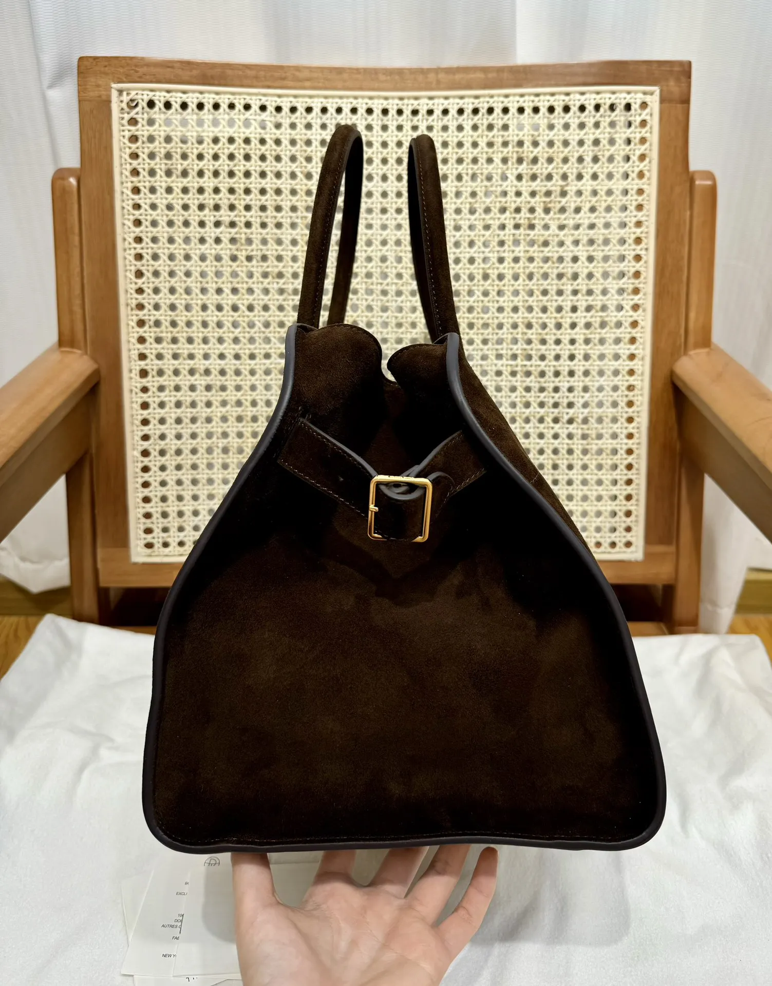 THE ROW Женская сумка Margaux из замши THE ROW Женская сумка Margaux из замши