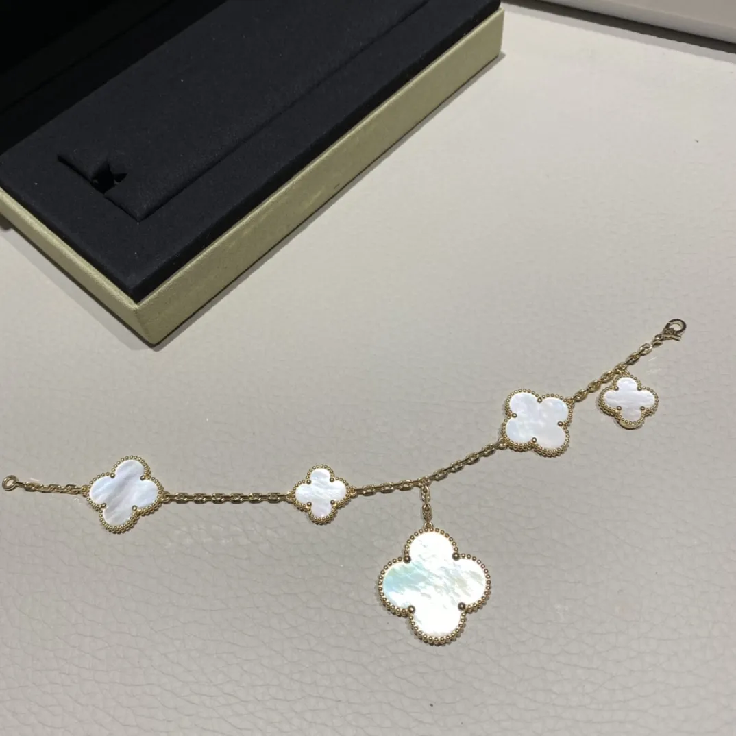 Van Cleef & Arpels Браслет Magic Alhambra 5 мотивов Van Cleef & Arpels Браслет Magic Alhambra 5 мотивов