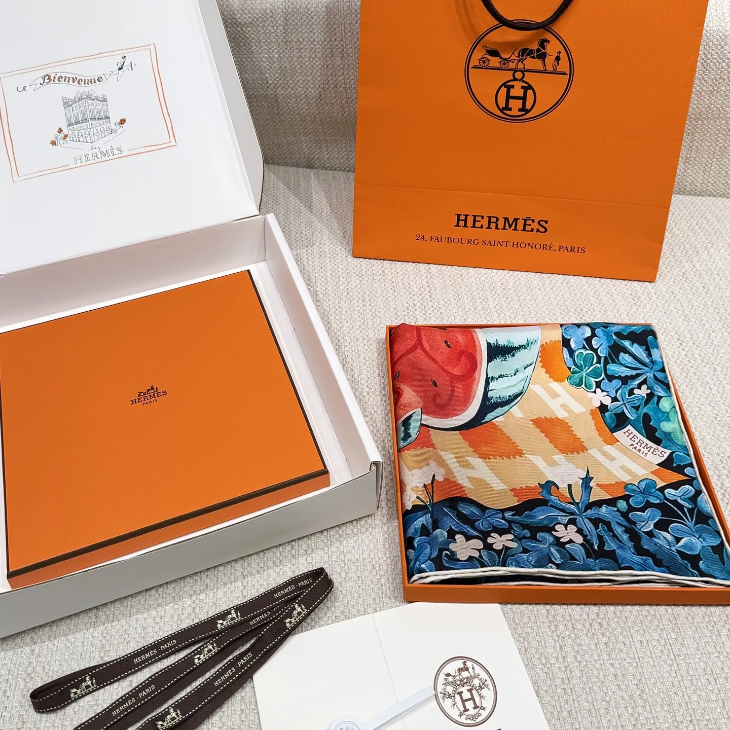 HERMES Платок из шёлка 90x90 см