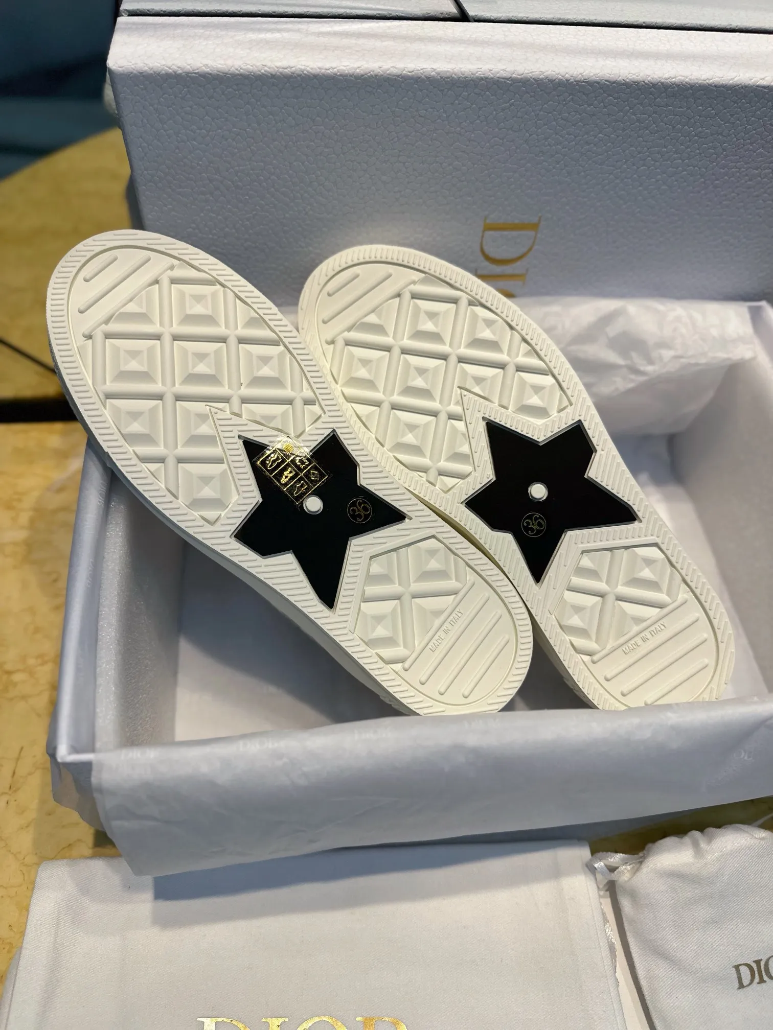 CHRISTIAN DIOR Женские кеды CHRISTIAN DIOR Женские кеды