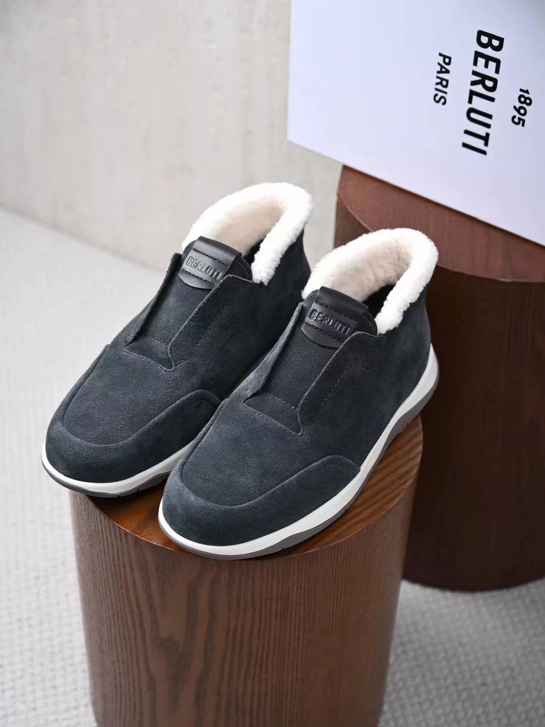 BERLUTI Мужские лоферы замшевые