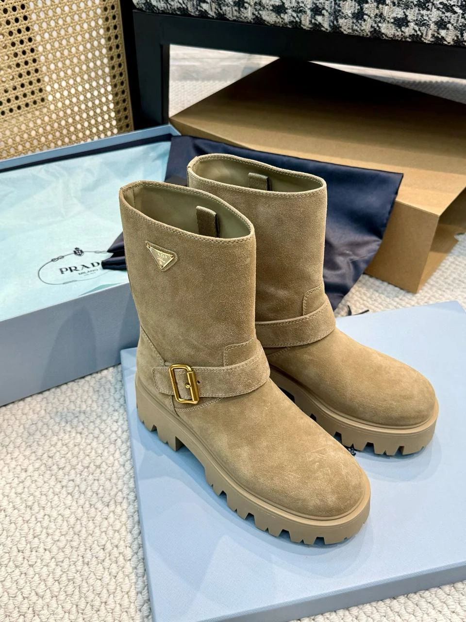 PRADA Женские сапоги из коровьей кожи PRADA Женские сапоги из коровьей кожи