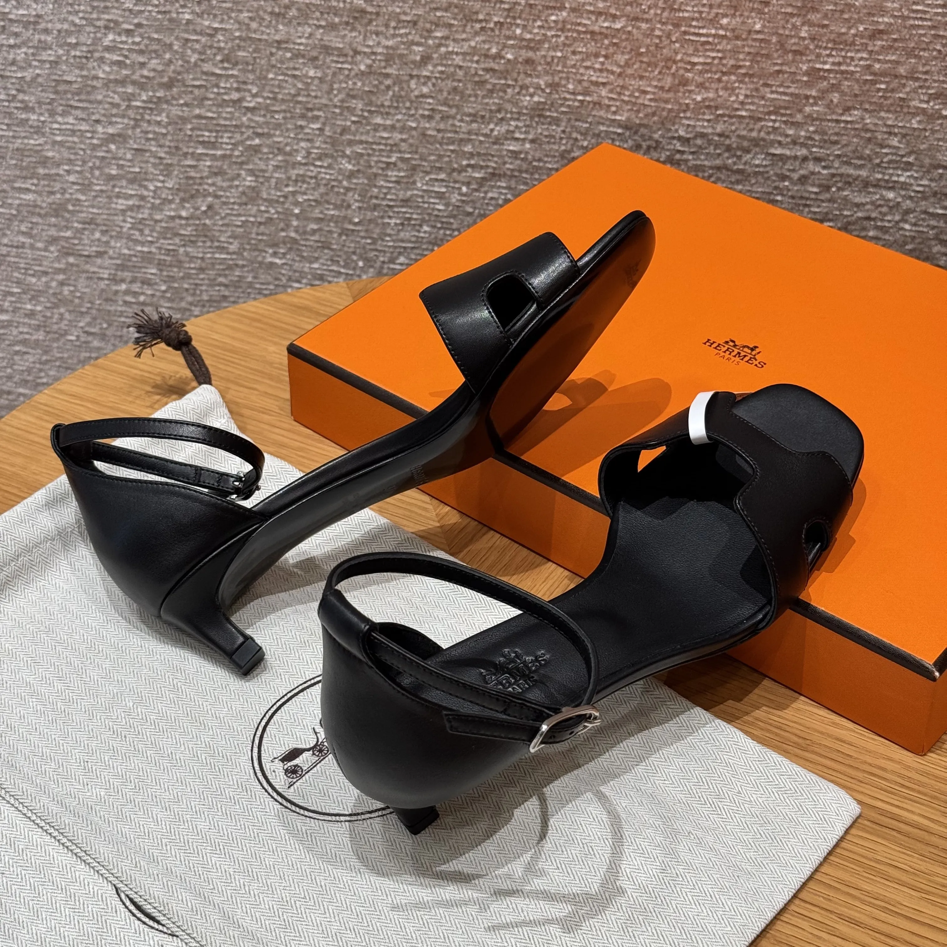 HERMES Женские туфли Joy 40 черные HERMES Женские туфли Joy 40 черные