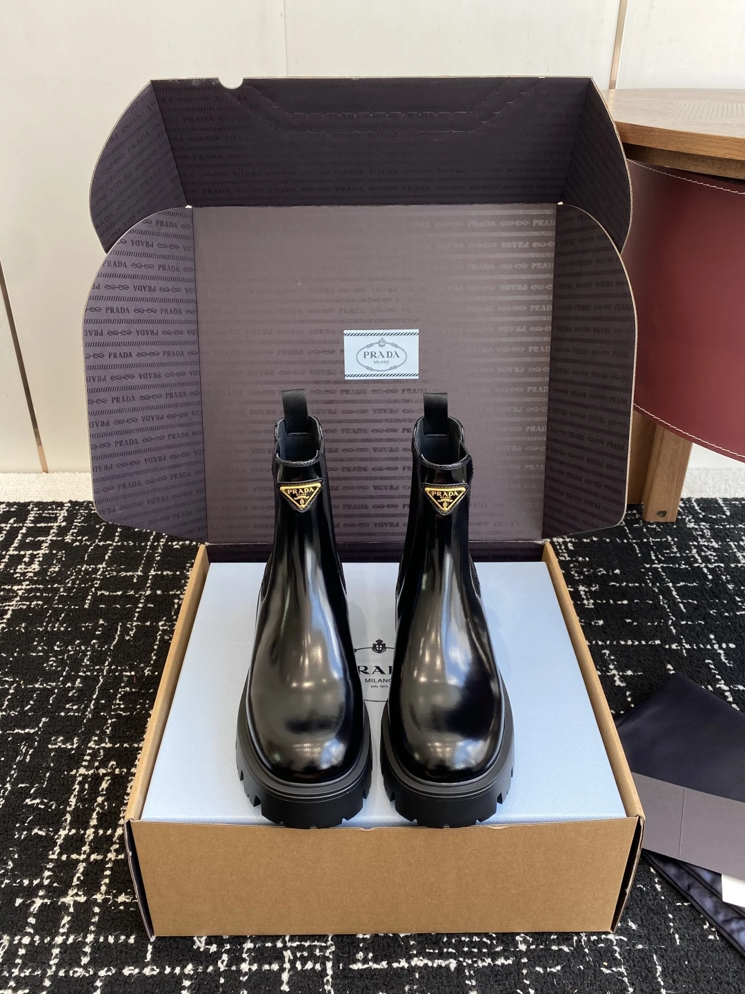 PRADA Женские лакированные ботинки PRADA Женские лакированные ботинки
