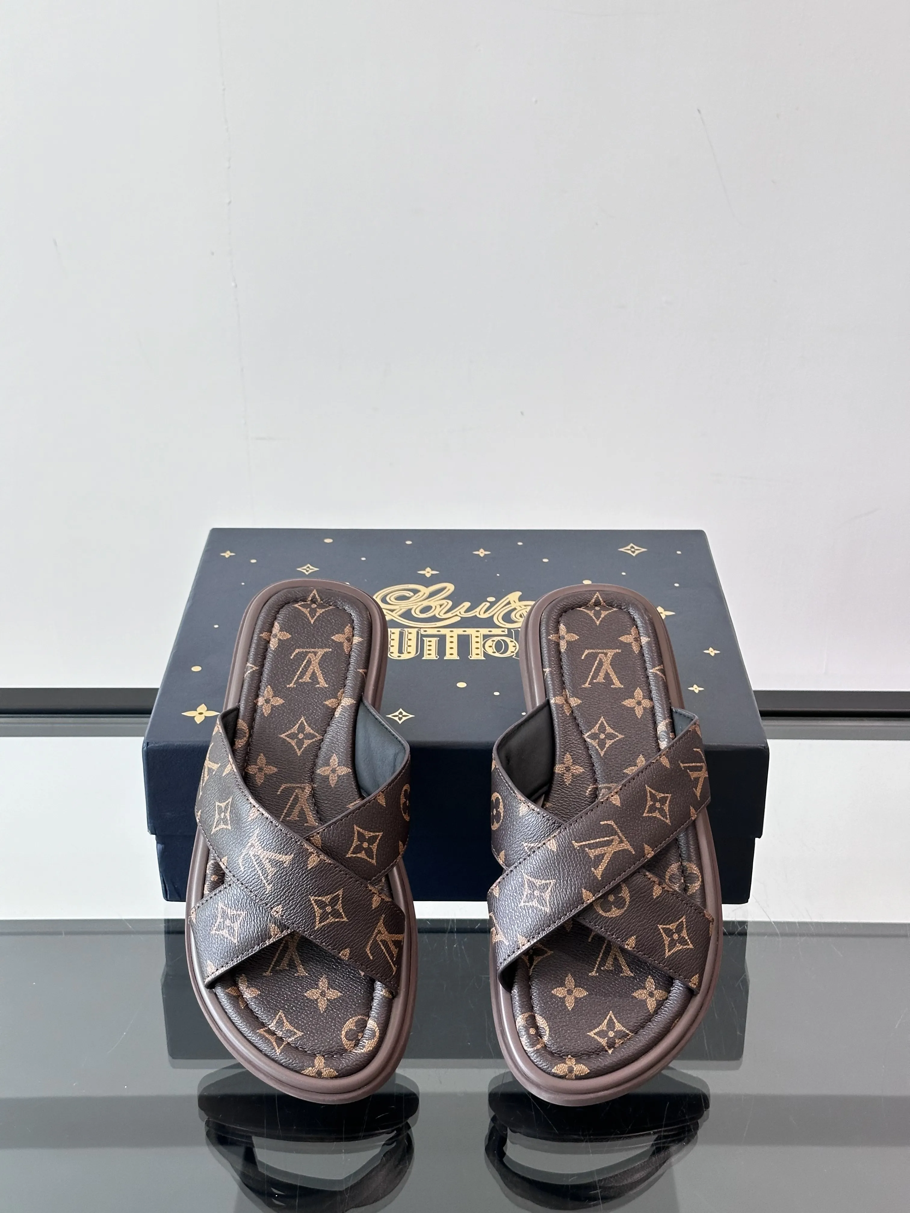 LOUIS VUITTON Мужские сандалии LOUIS VUITTON Мужские сандалии