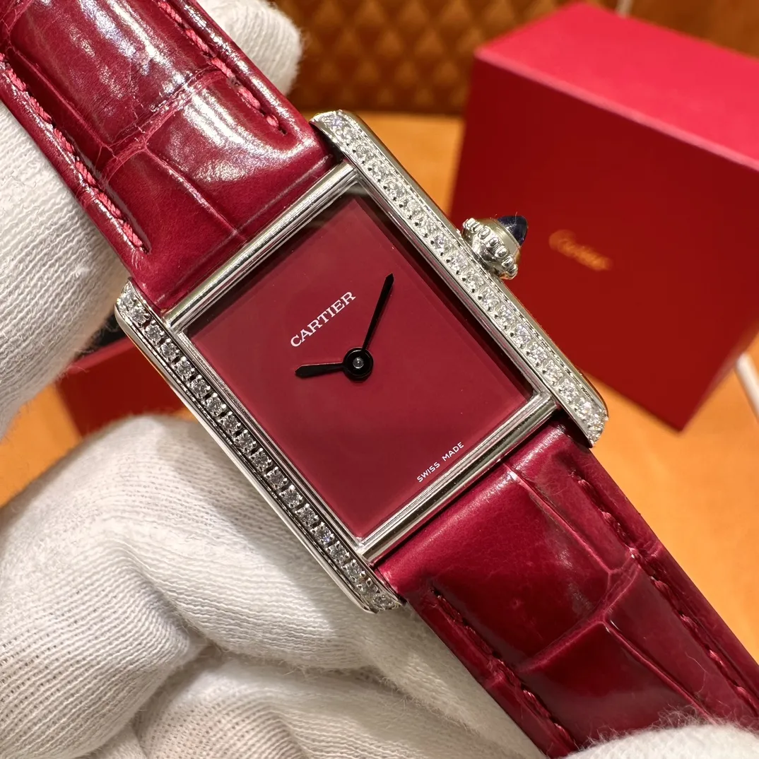 CARTIER Женские часы Tank серии W4TA0022 CARTIER Женские часы Tank серии W4TA0022