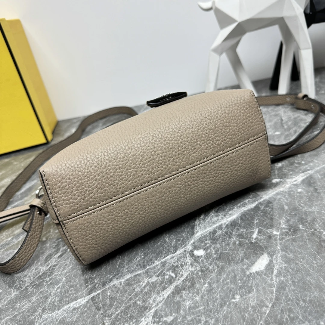 FENDI Женская сумка By The Way Selleria FENDI Женская сумка By The Way Selleria