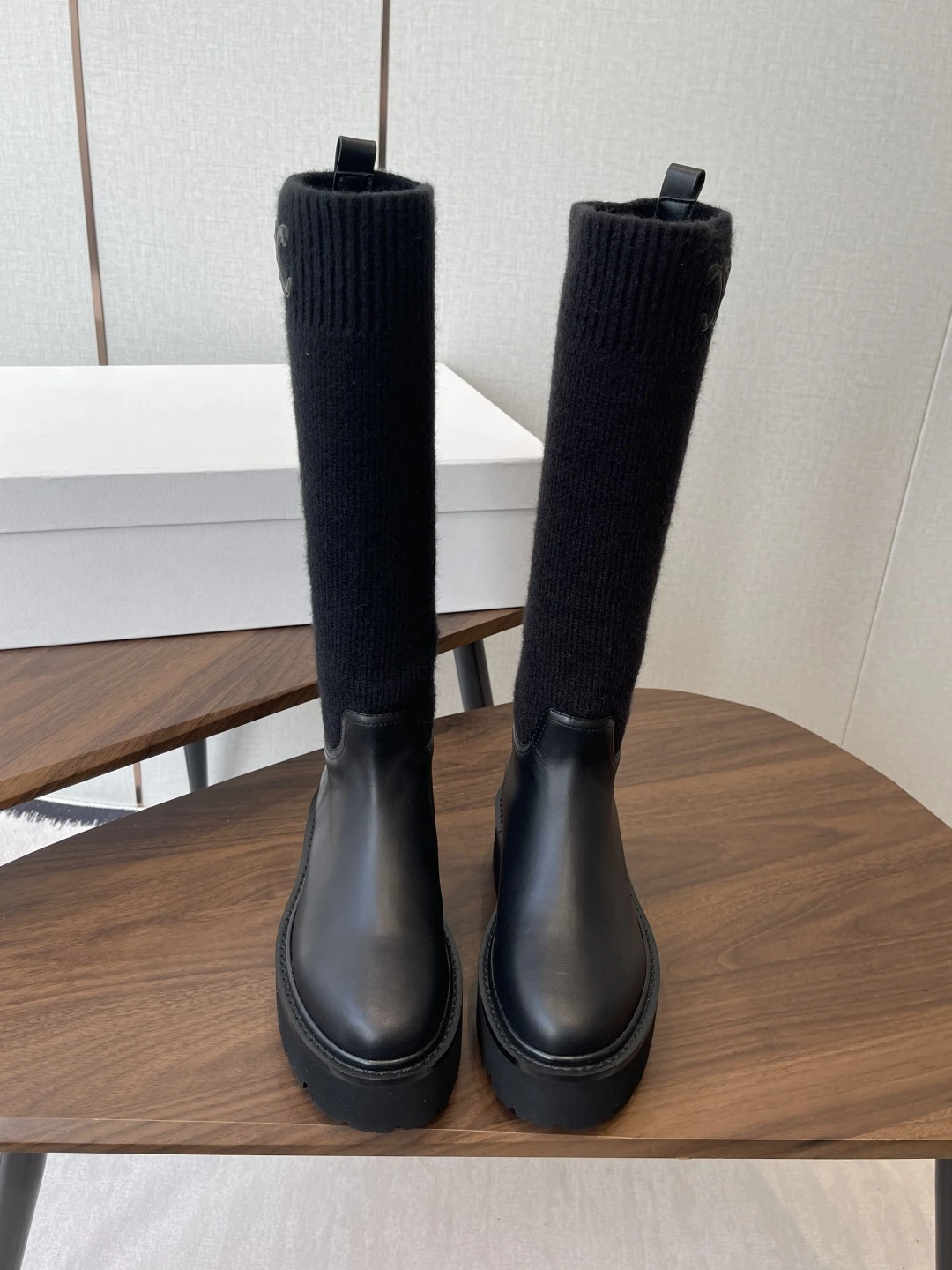 CELINE Женские сапоги из коровьей кожи CELINE Женские сапоги из коровьей кожи