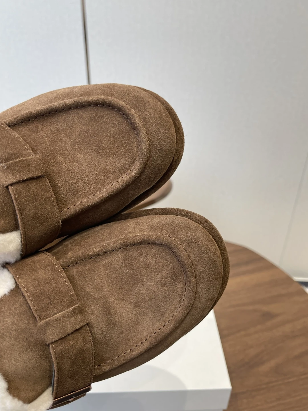 THE ROW Женские лоферы с пушистой внутренней отделкой