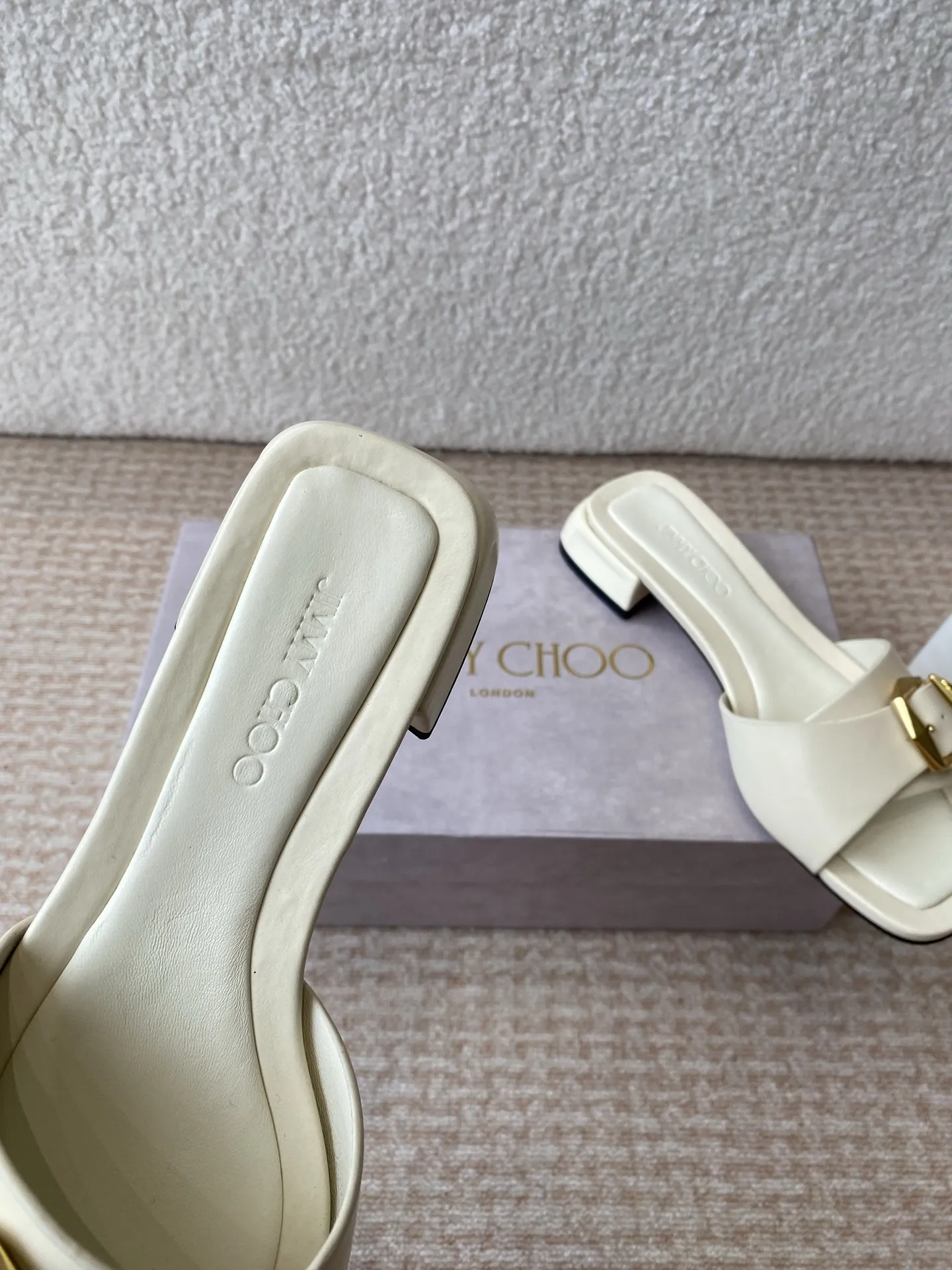 JIMMY CHOO Женские сандалии телячья кожа JIMMY CHOO Женские сандалии телячья кожа