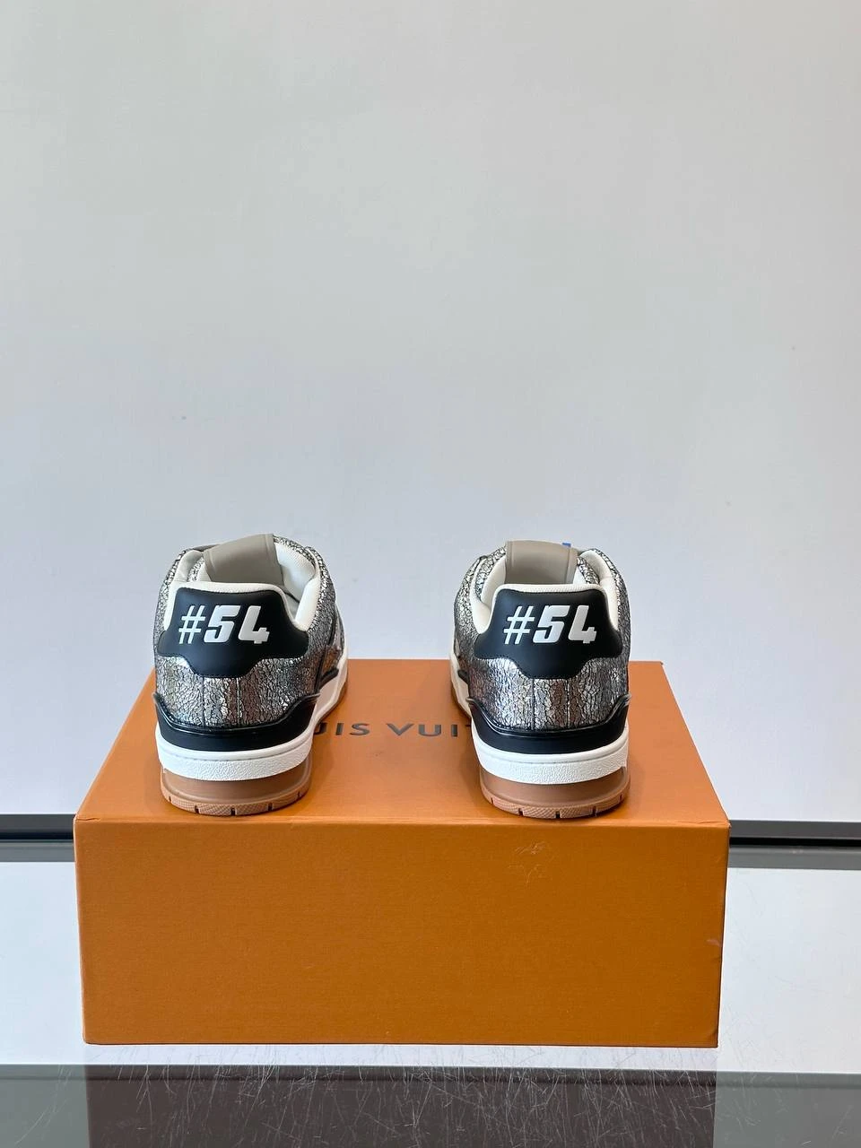 LOUIS VUITTON Мужские кроссовки в золотистой палитре LOUIS VUITTON Мужские кроссовки в золотистой палитре