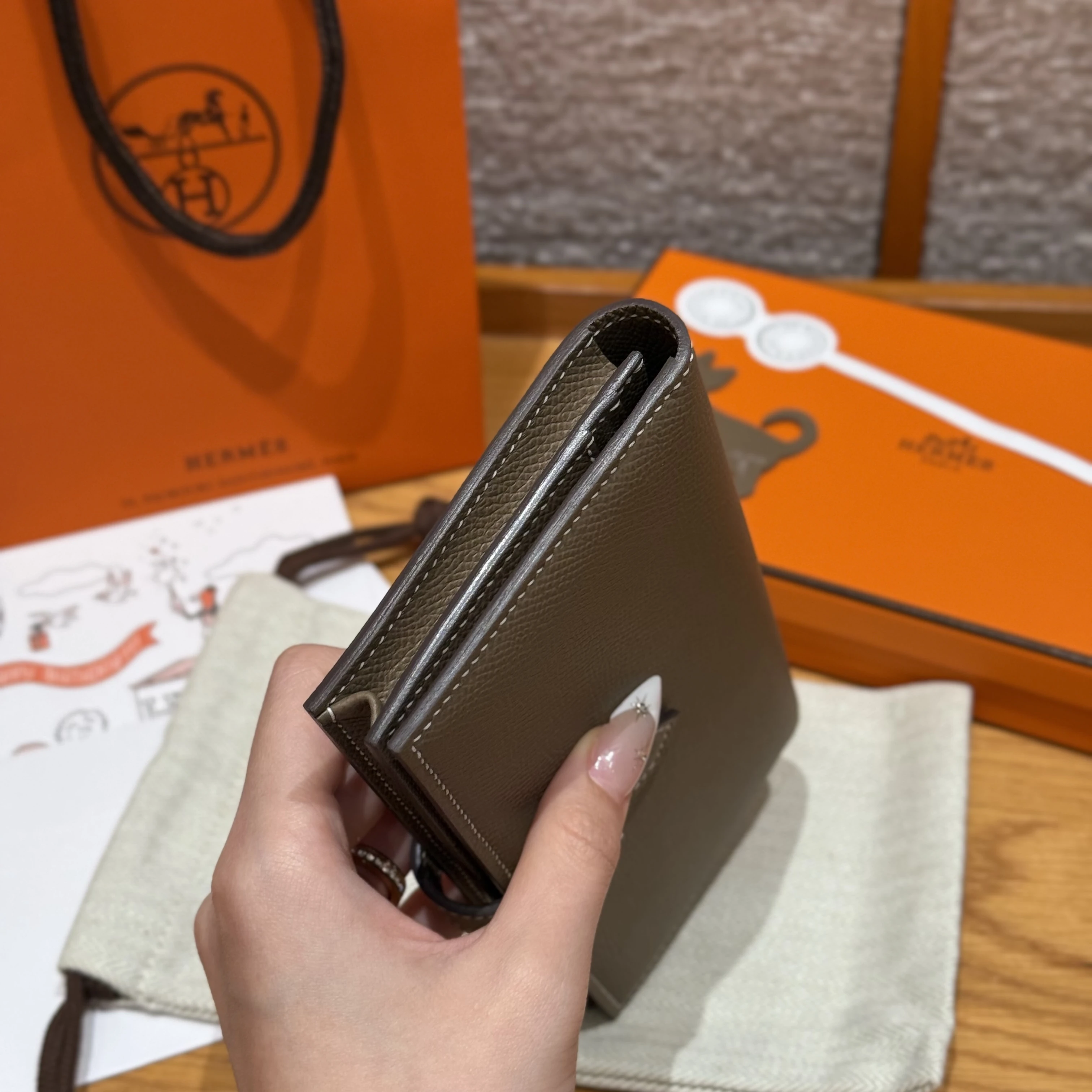 HERMES Кошелёк Bearn 17.5 см 18/Etoupe Epsom HERMES Кошелёк Bearn 17.5 см 18/Etoupe Epsom