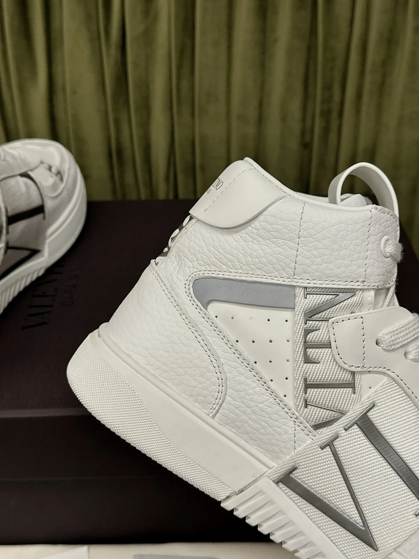 VALENTINO Мужские высокие кроссовки VL7N VALENTINO Мужские высокие кроссовки VL7N