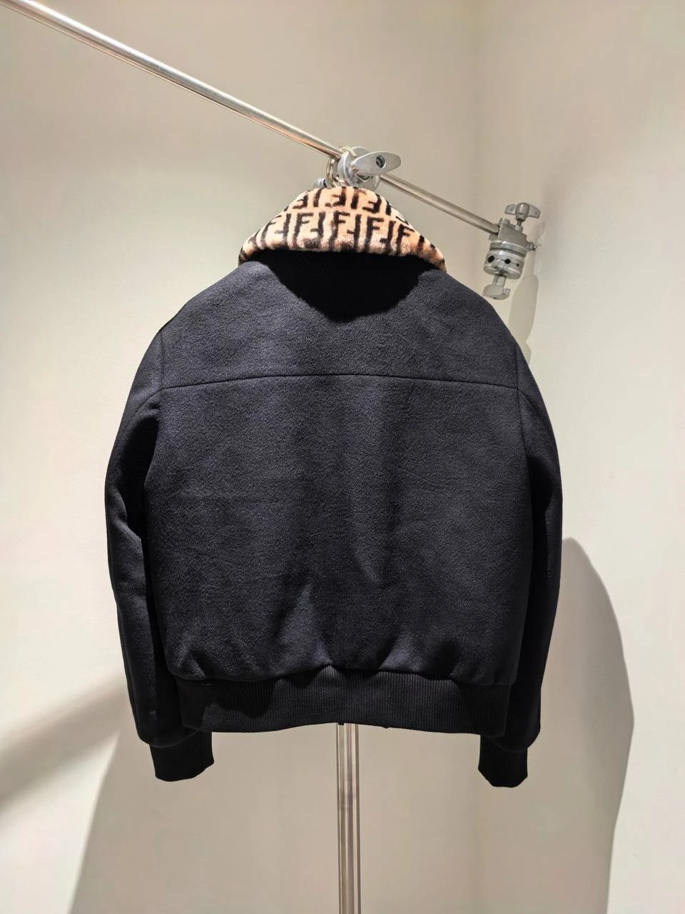 FENDI Мужская кожаная куртка  FENDI Мужская кожаная куртка