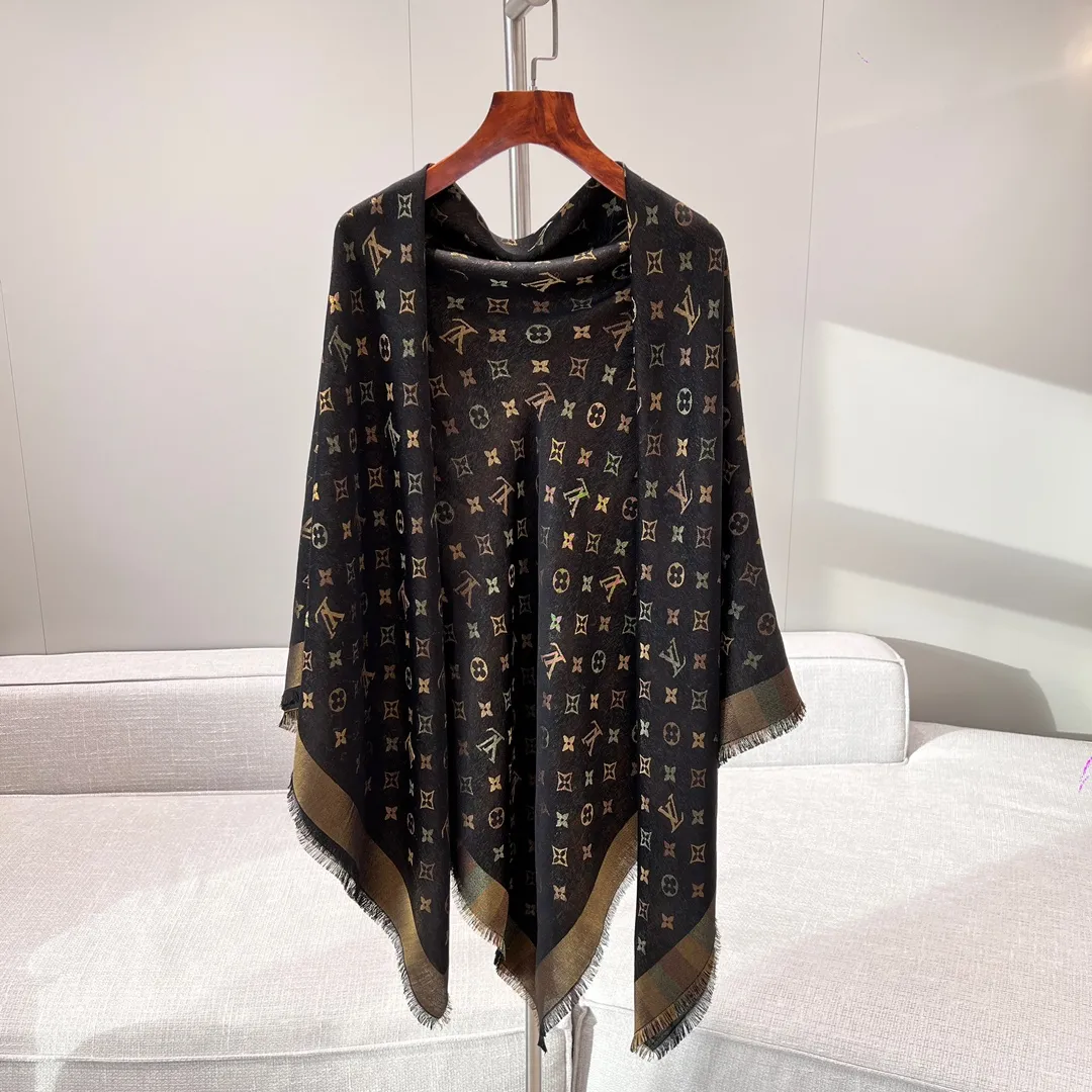 LOUIS VUITTON Шаль So Shine Monogram M71548 LOUIS VUITTON Шаль So Shine Monogram M71548