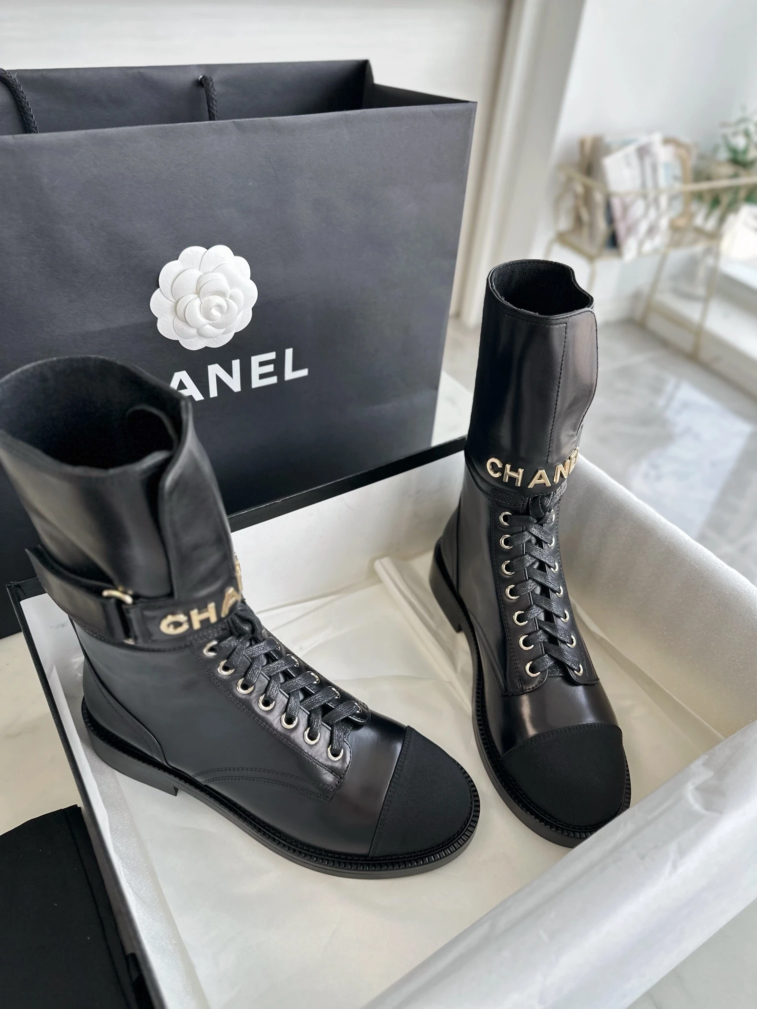 CHANEL Женские ботинки на шнуровке