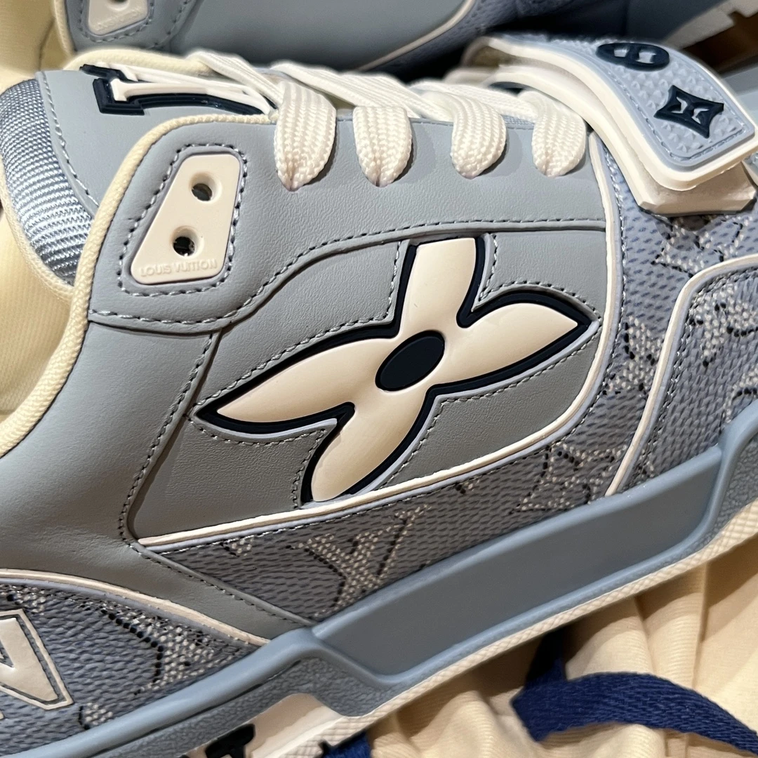 LOUIS VUITTON Кроссовки Trainer