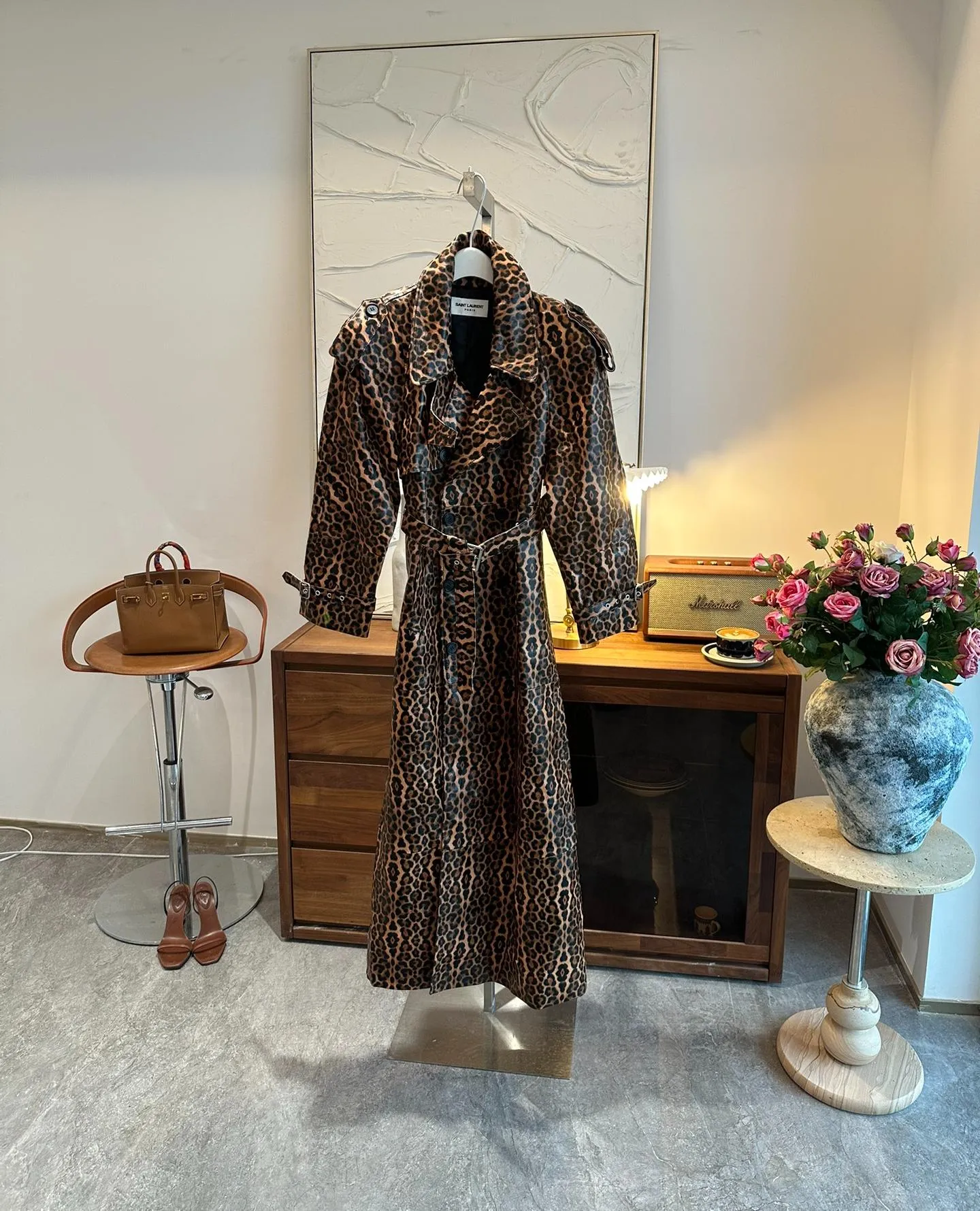 SAINT LAURENT Женский леопардовый плащ из кожи SAINT LAURENT Женский леопардовый плащ из кожи