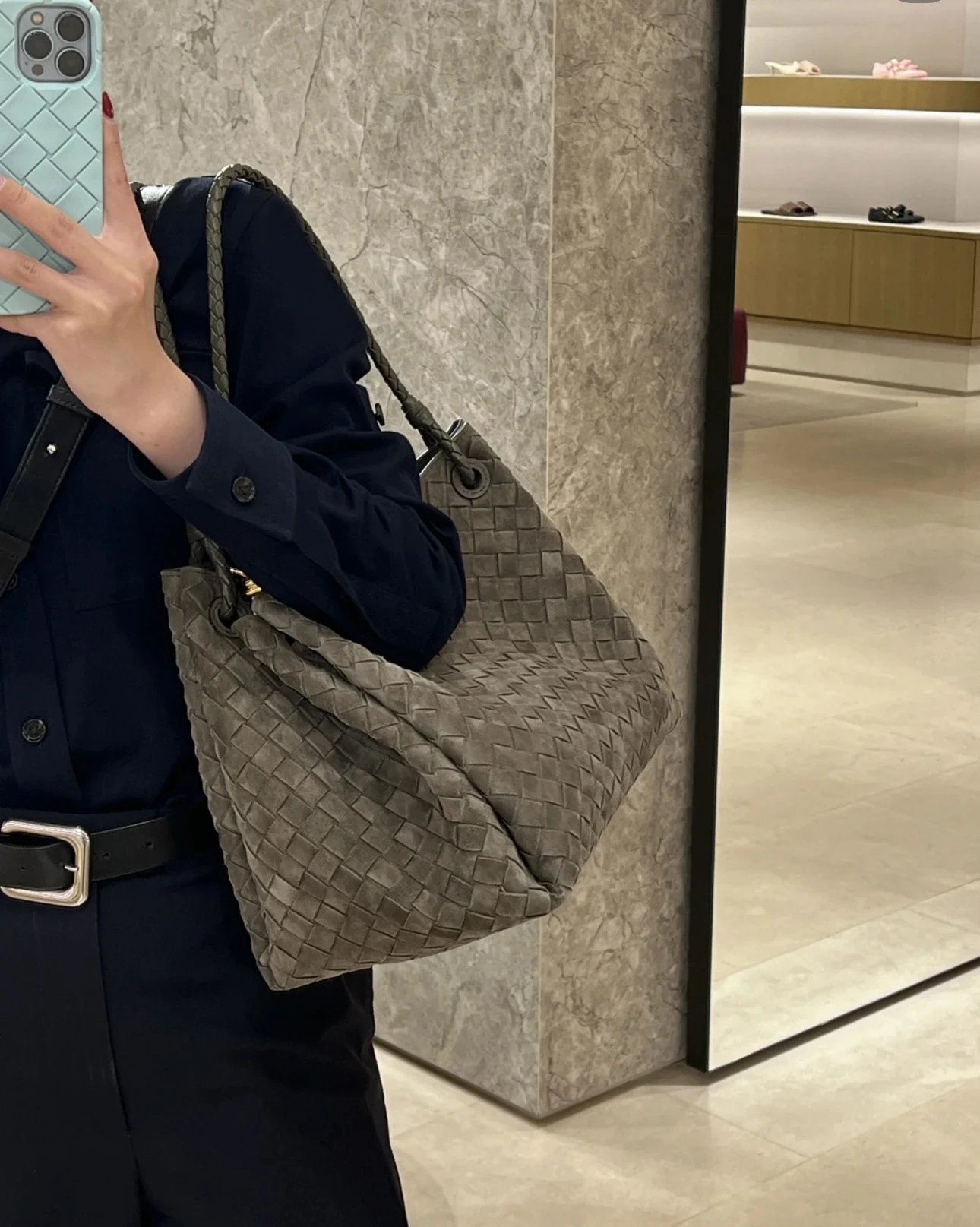 BOTTEGA VENETA Женская замшевая сумка Parachute 