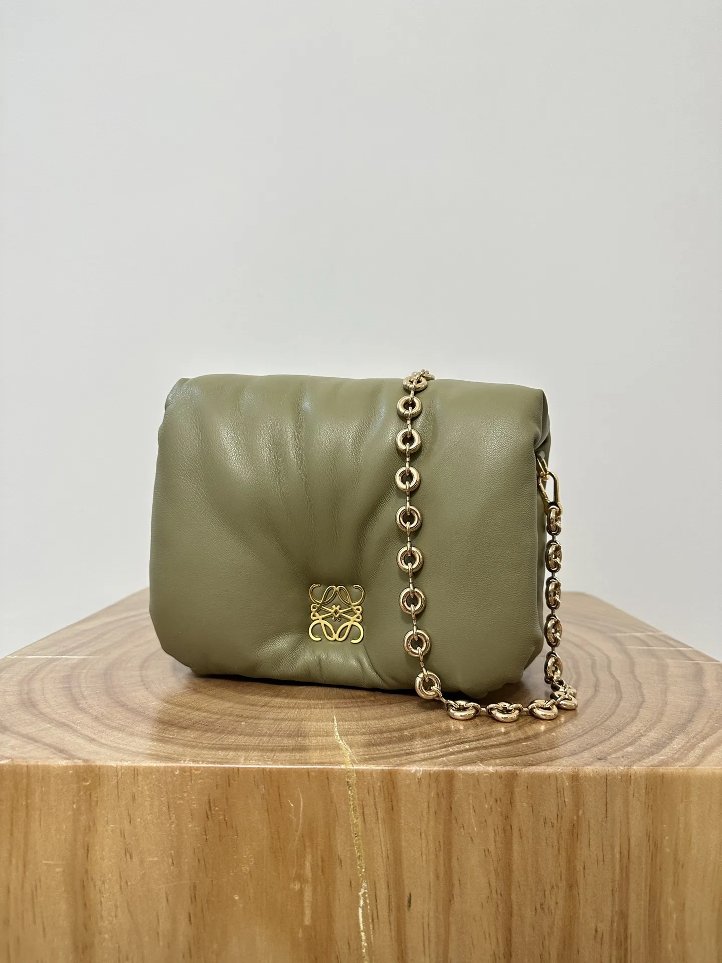 LOEWE Женская сумка Puffer Goya из кожи наппа