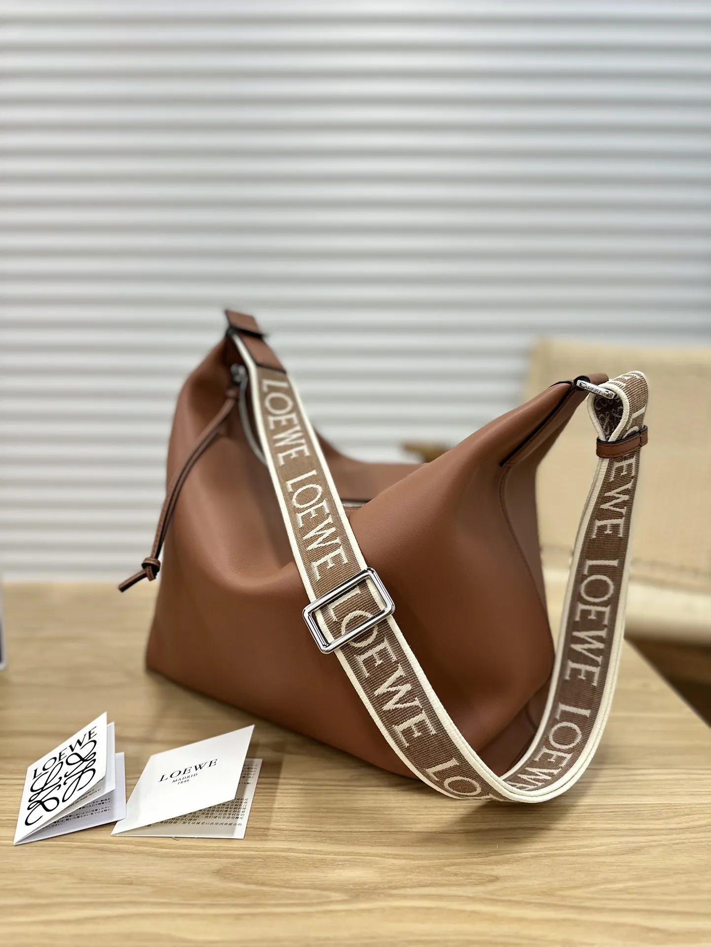 LOEWE Женская сумка Cubi Crossbody LOEWE Женская сумка Cubi Crossbody