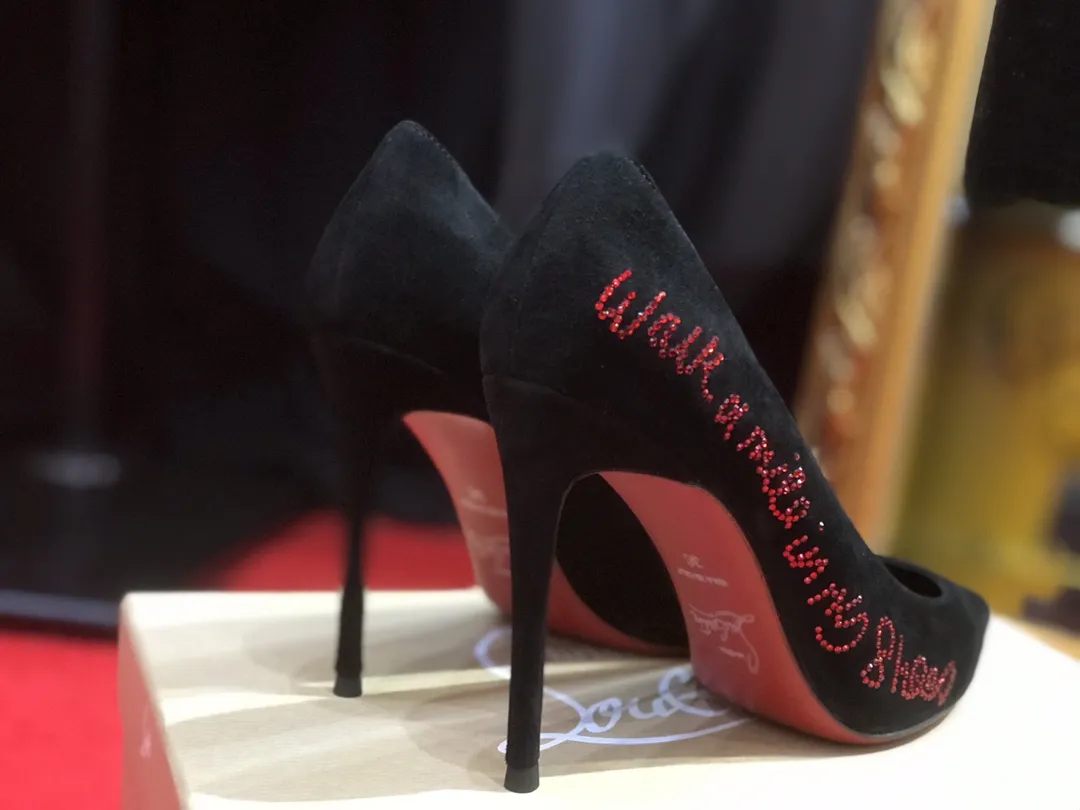 CHRISTIAN LOUBOUTIN Женские замшевые туфли CHRISTIAN LOUBOUTIN Женские замшевые туфли