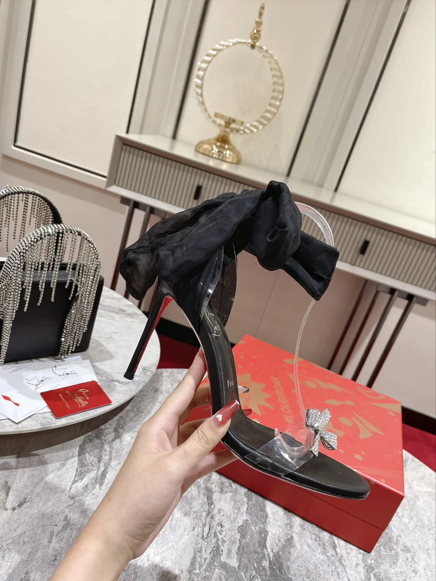 CHRISTIAN LOUBOUTIN Женские босоножки