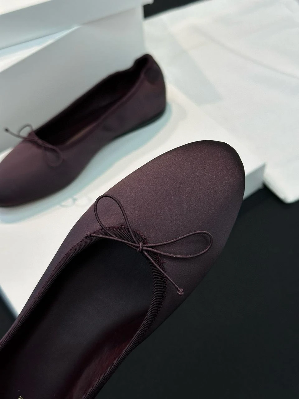 THE ROW Атласные балетки