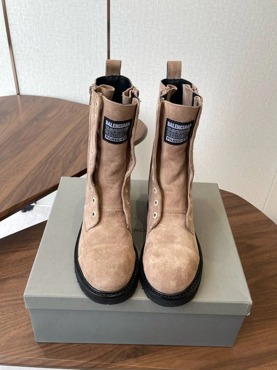 BALENCIAGA Женские сапоги из телячьей кожи BALENCIAGA Женские сапоги из телячьей кожи