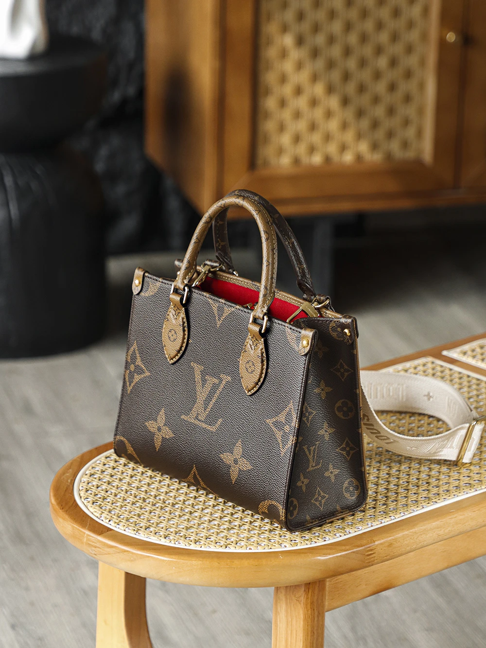 LOUIS VUITTON Женская Сумка Onthego M46373 LOUIS VUITTON Женская Сумка Onthego M46373
