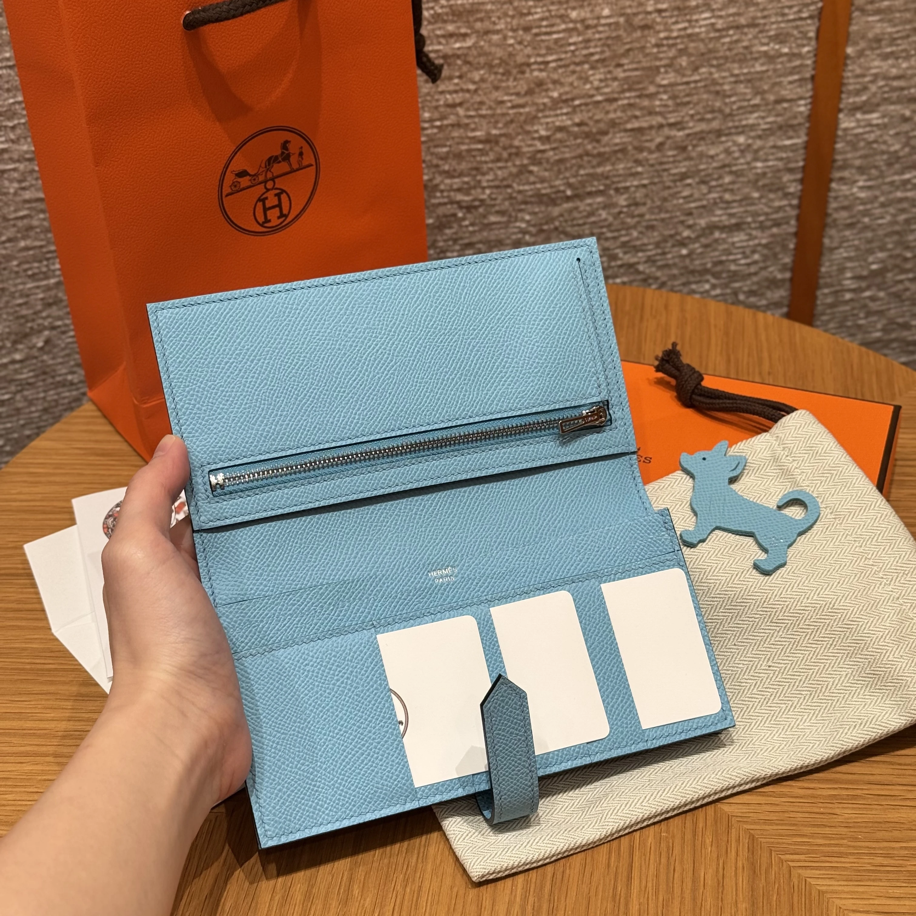 HERMES Кошелёк Bearn 17.5 см 7N/Celeste Epsom HERMES Кошелёк Bearn 17.5 см 7N/Celeste Epsom