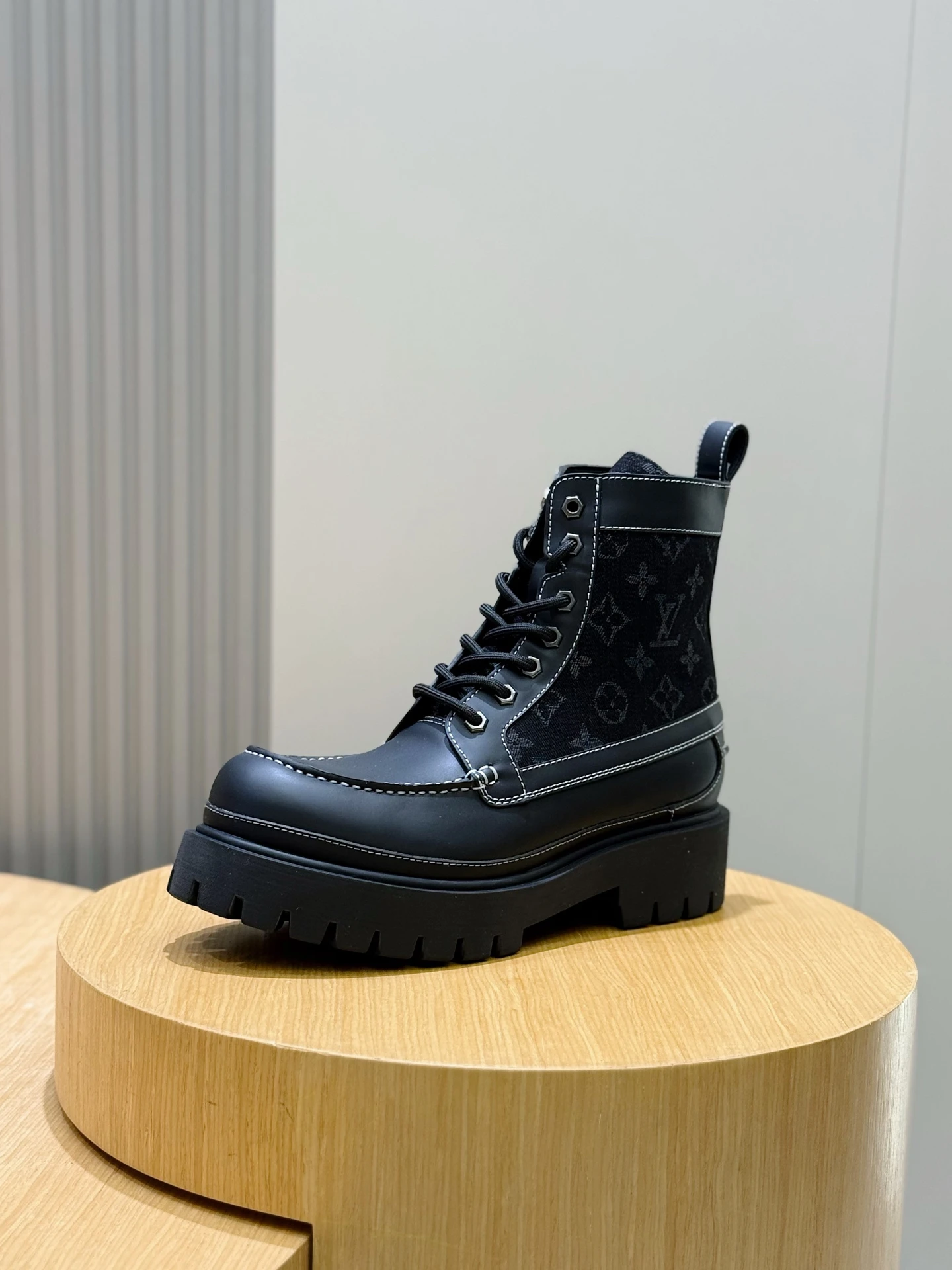 LOUIS VUITTON Мужские ботинки 